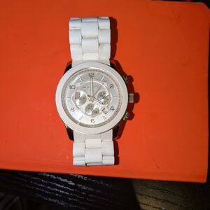 Michael Kors 8108 Watch Woman White Band, Silver, Coastal, Baddie, Classic Gym